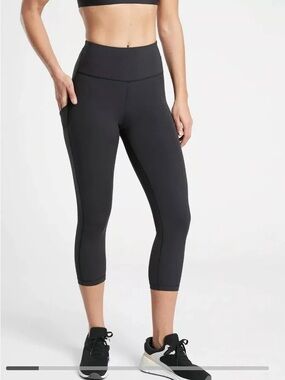 Athleta Ultimate Stash Pocket Capri Leggings black size medium